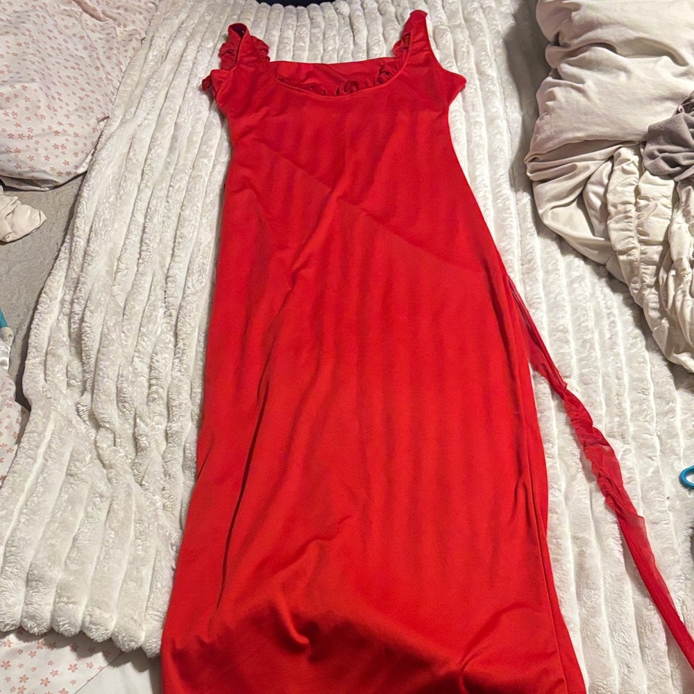 Elegant Red Ruffle Dress - Picture 2 of 4
